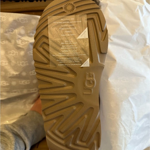 BNWT! ULTRA MINI UGG CLASSIC KIDS - Picture 2 of 6